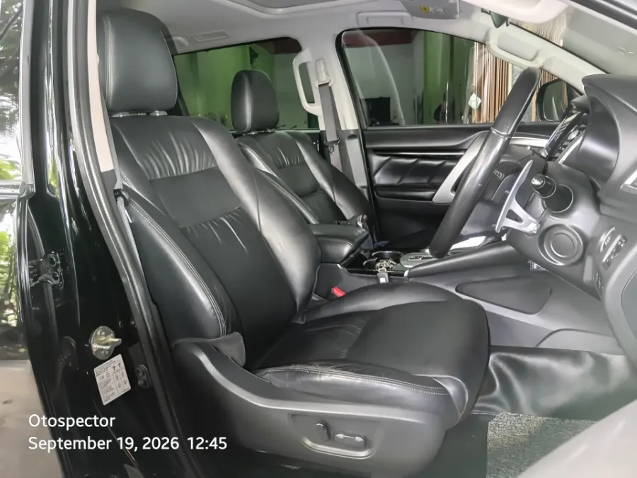 Foto Mobil Bekas Kabin Depan Mitsubishi Pajero Sport 2.4 Dakar 4X2 tahun 2018