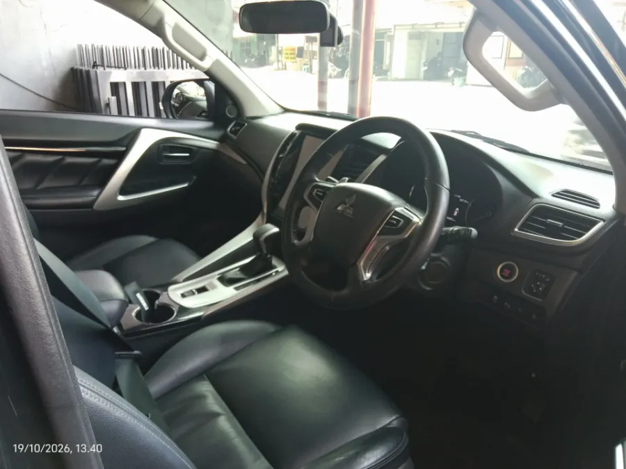 Foto Mobil Bekas Kabin Depan Mitsubishi Pajero Sport 2.4 Dakar 4X2 tahun 2018