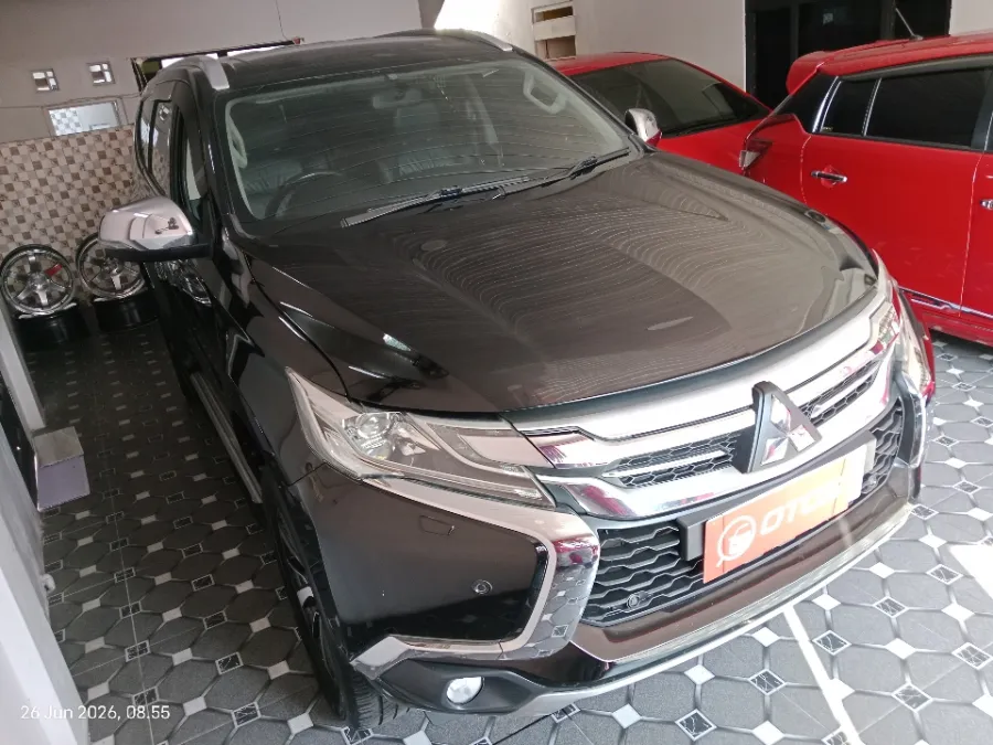 Foto Mobil Bekas Kanan Depan Mitsubishi Pajero Sport 2.4 Dakar 4X2 tahun 2018