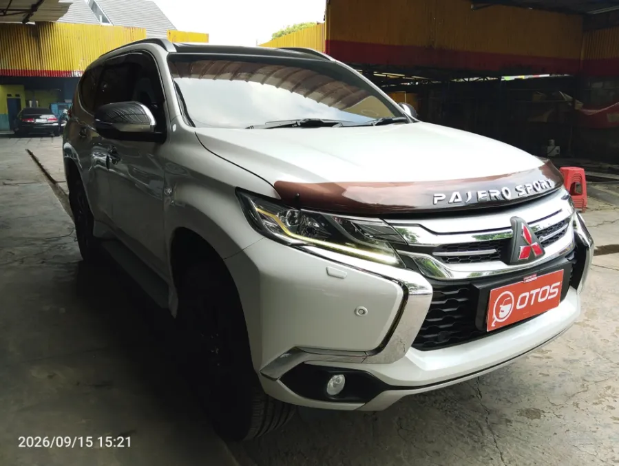 Foto Mobil Bekas Kanan Depan Mitsubishi Pajero Sport 2.4 Dakar 4X2 tahun 2018