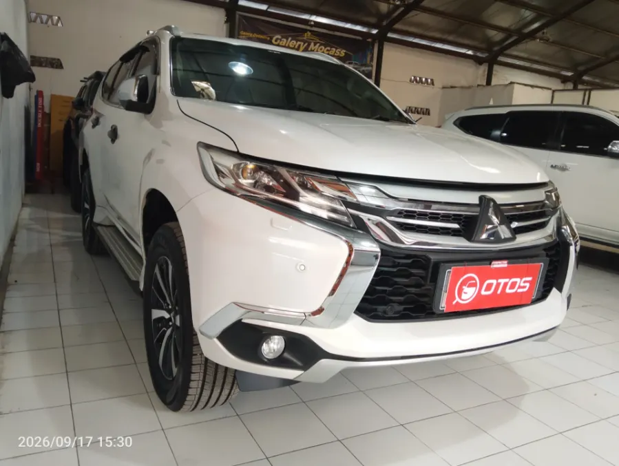 Foto Mobil Bekas Kanan Depan Mitsubishi Pajero Sport 2.4 Dakar 4X2 tahun 2018