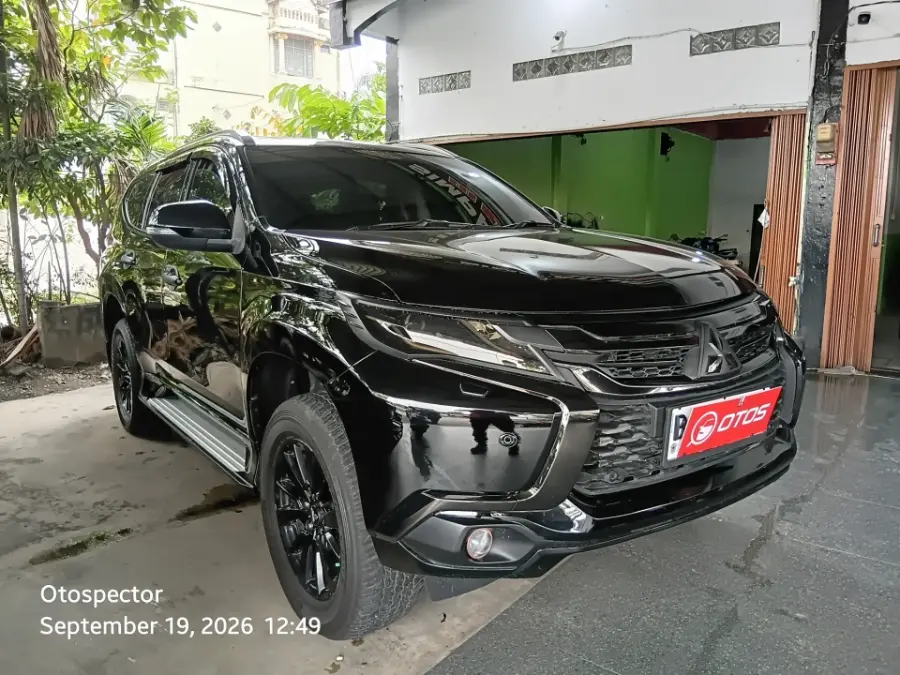 Foto Mobil Bekas Kanan Depan Mitsubishi Pajero Sport 2.4 Dakar 4X2 tahun 2018