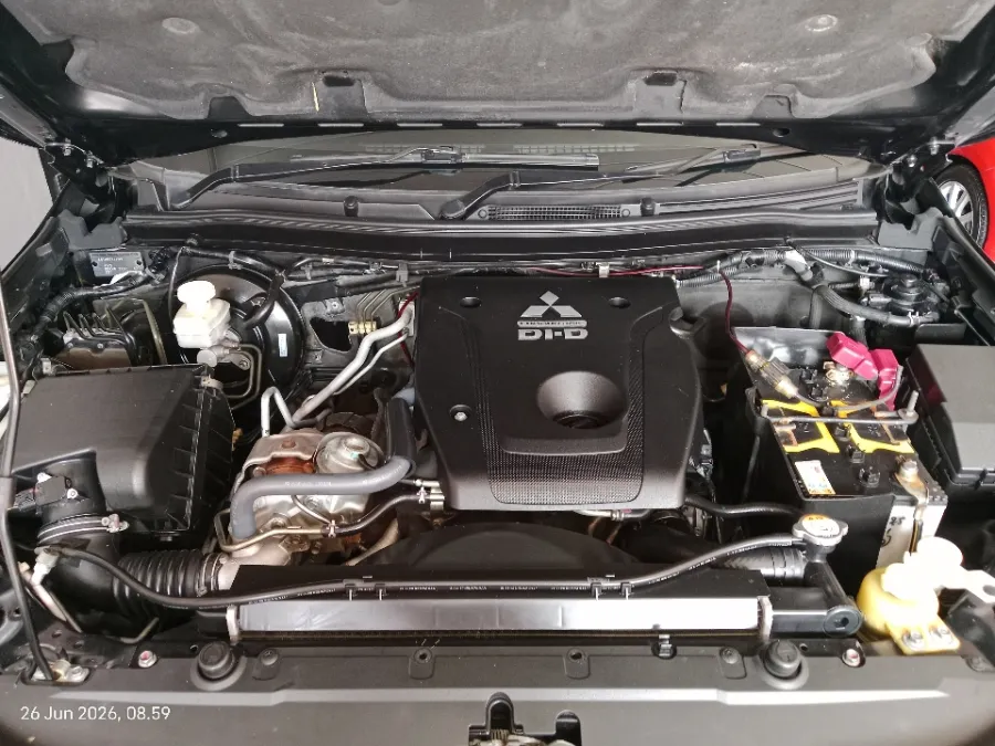 Foto Mobil Bekas Mesin Mitsubishi Pajero Sport 2.4 Dakar 4X2 tahun 2018