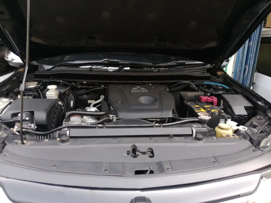 Foto Mobil Bekas Mesin Mitsubishi Pajero Sport 2.4 Dakar 4X2 tahun 2018