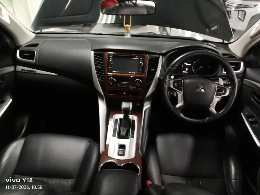Foto Mobil Bekas Dashboard Mitsubishi Pajero Sport 2.4 Dakar 4X2 tahun 2019
