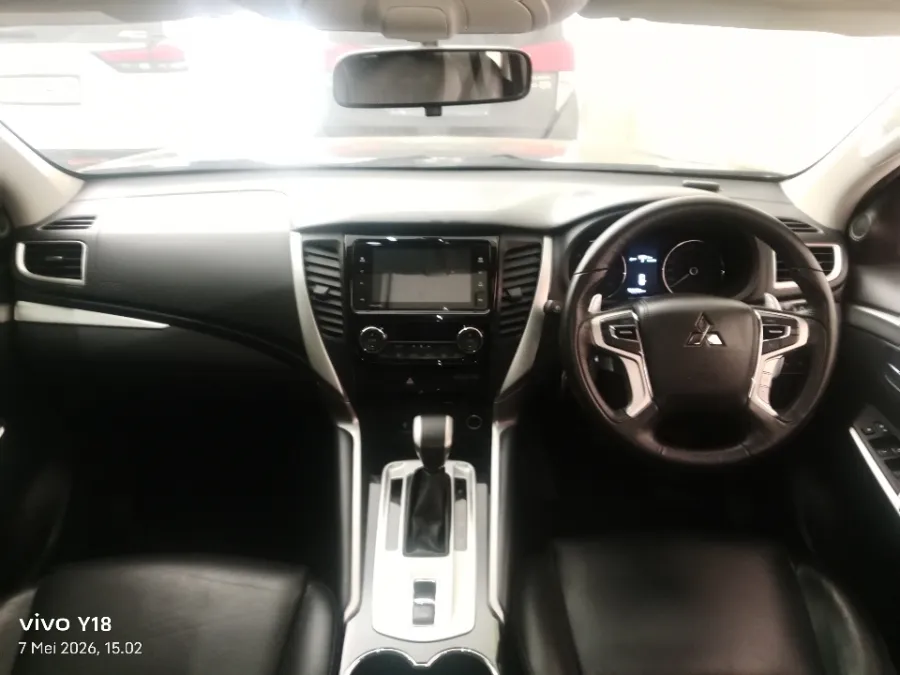 Foto Mobil Bekas Dashboard Mitsubishi Pajero Sport 2.4 Dakar 4X2 tahun 2019