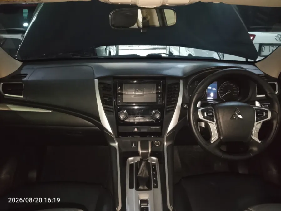 Foto Mobil Bekas Dashboard Mitsubishi Pajero Sport 2.4 Dakar 4X2 tahun 2019