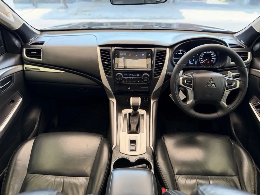 Foto Mobil Bekas Dashboard Mitsubishi Pajero Sport 2.4 Dakar 4X2 tahun 2019