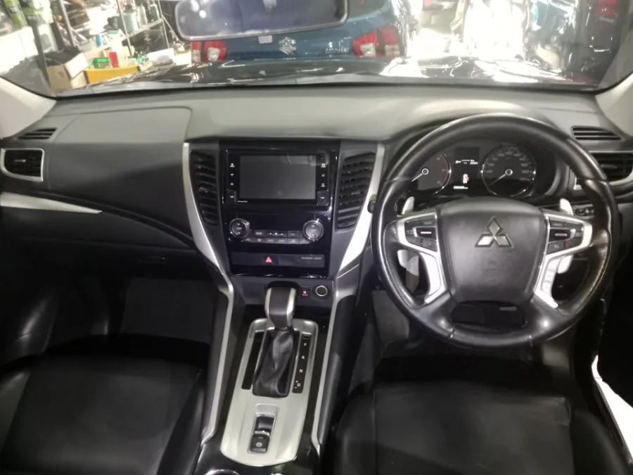 Foto Mobil Bekas Dashboard Mitsubishi Pajero Sport 2.4 Dakar 4X2 tahun 2019