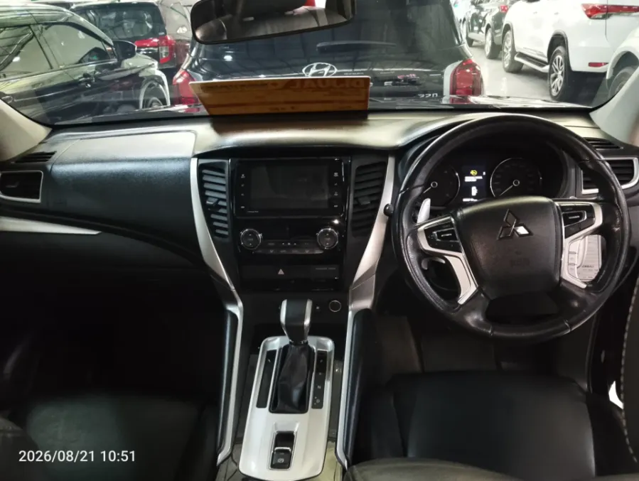 Foto Mobil Bekas Dashboard Mitsubishi Pajero Sport 2.4 Dakar 4X2 tahun 2019