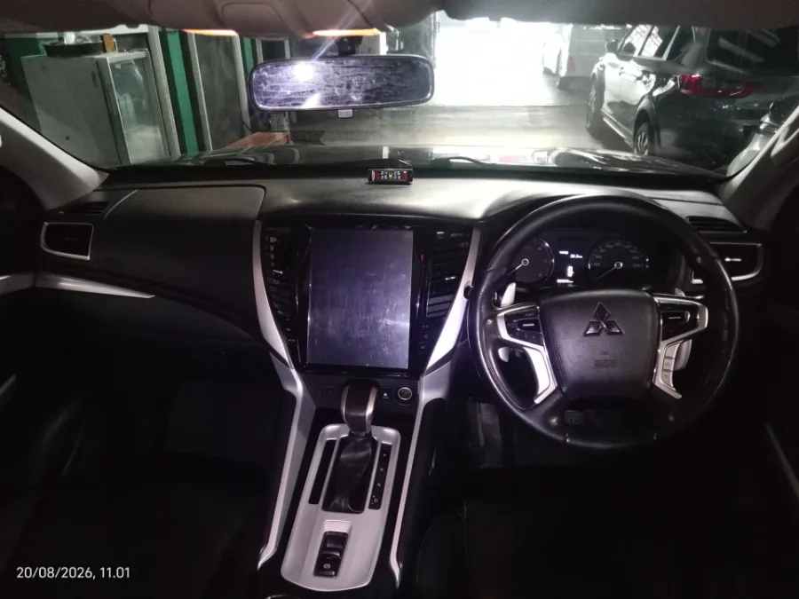 Foto Mobil Bekas Dashboard Mitsubishi Pajero Sport 2.4 Dakar 4X2 tahun 2019