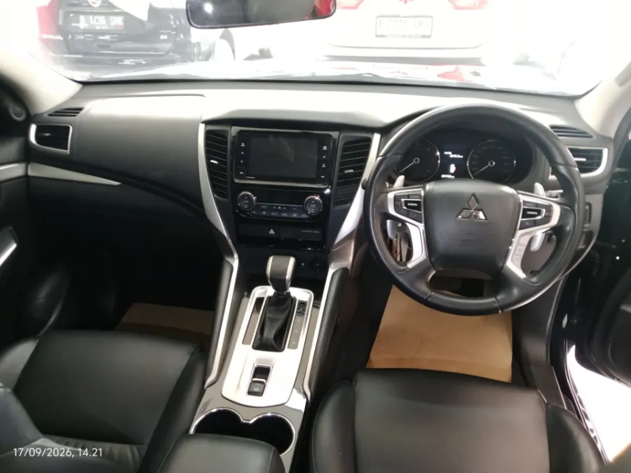 Foto Mobil Bekas Dashboard Mitsubishi Pajero Sport 2.4 Dakar 4X2 tahun 2019