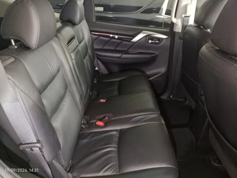 Foto Mobil Bekas Kabin Belakang Mitsubishi Pajero Sport 2.4 Dakar 4X2 tahun 2019