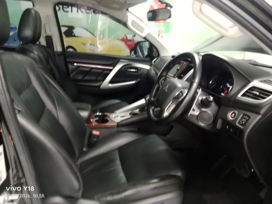 Foto Mobil Bekas Kabin Depan Mitsubishi Pajero Sport 2.4 Dakar 4X2 tahun 2019