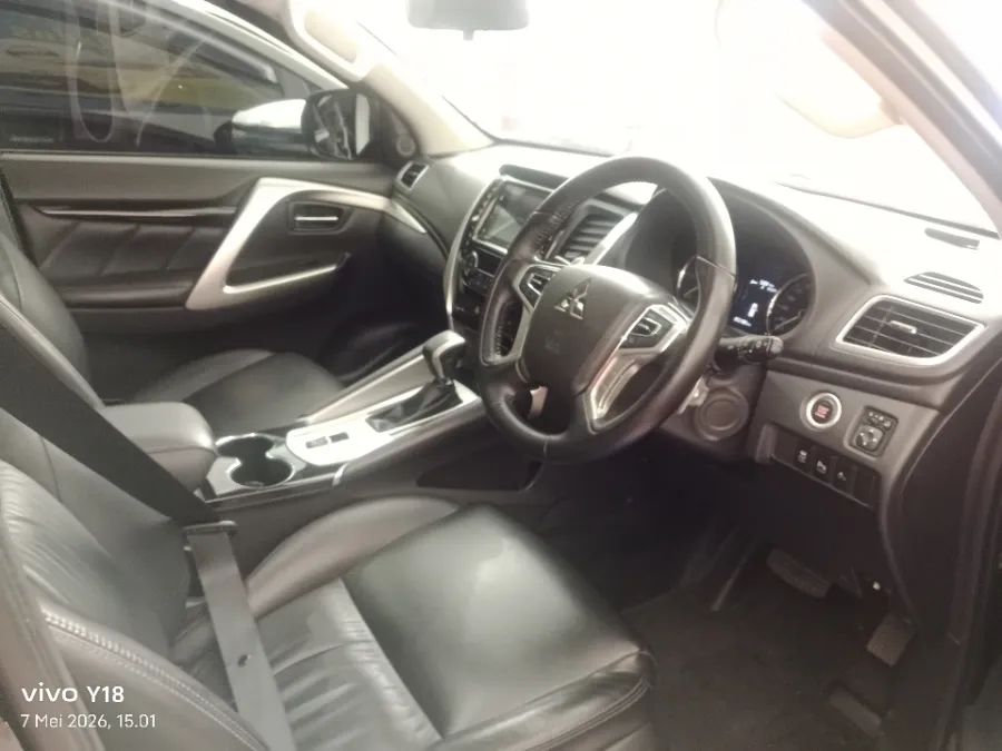 Foto Mobil Bekas Kabin Depan Mitsubishi Pajero Sport 2.4 Dakar 4X2 tahun 2019