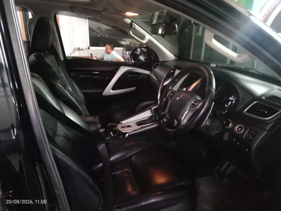 Foto Mobil Bekas Kabin Depan Mitsubishi Pajero Sport 2.4 Dakar 4X2 tahun 2019