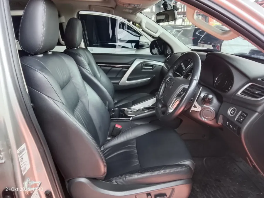 Foto Mobil Bekas Kabin Depan Mitsubishi Pajero Sport 2.4 Dakar 4X2 tahun 2019