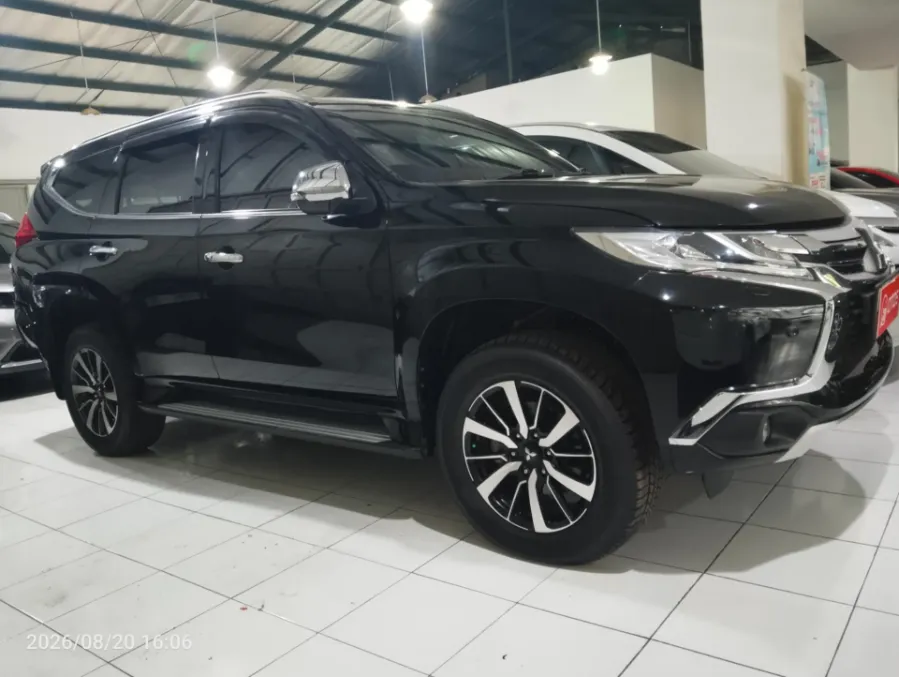 Foto Mobil Bekas Kanan Depan Mitsubishi Pajero Sport 2.4 Dakar 4X2 tahun 2019
