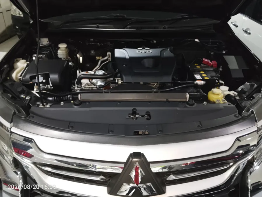 Foto Mobil Bekas Mesin Mitsubishi Pajero Sport 2.4 Dakar 4X2 tahun 2019