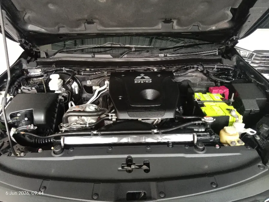 Foto Mobil Bekas Mesin Mitsubishi Pajero Sport 2.4 Dakar 4X2 tahun 2019