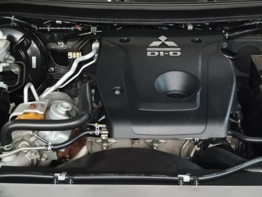 Foto Mobil Bekas Mesin Mitsubishi Pajero Sport 2.4 Dakar 4X2 tahun 2019