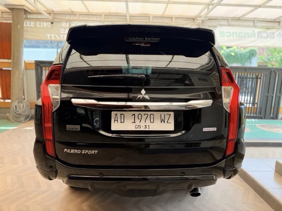 Foto Mobil Bekas Tampak Belakang Mitsubishi Pajero Sport 2.4 Dakar 4X2 tahun 2019