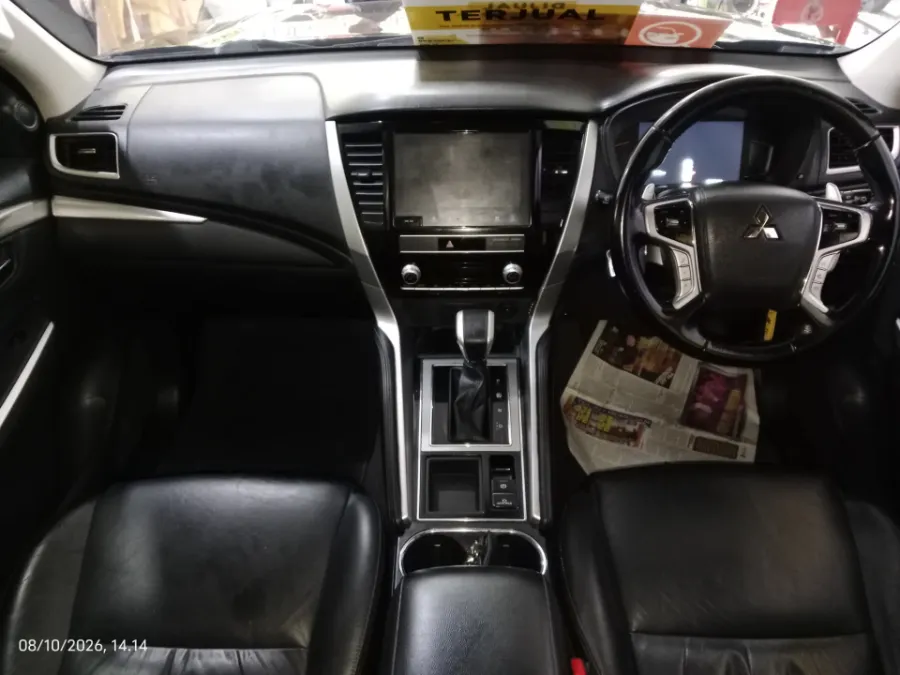 Foto Mobil Bekas Dashboard Mitsubishi Pajero Sport 2.4 Dakar 4X2 tahun 2022