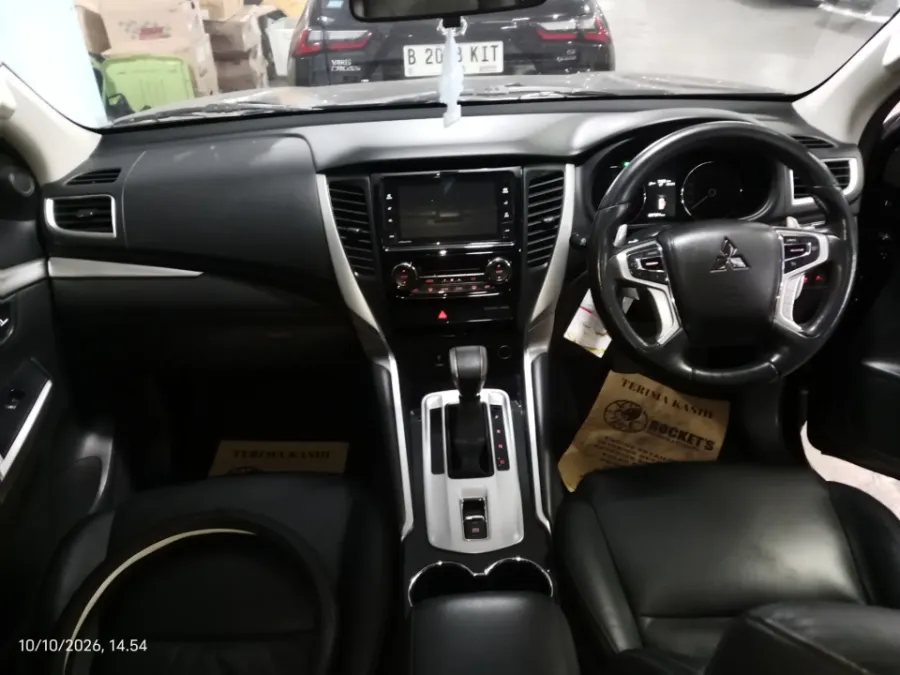 Foto Mobil Bekas Dashboard Mitsubishi Pajero Sport 2.4 Dakar 4X2 tahun 2020