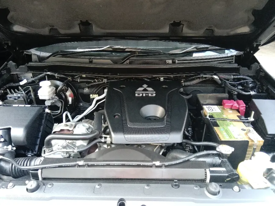 Foto Mobil Bekas Mesin Mitsubishi Pajero Sport 2.4 Dakar 4X2 tahun 2020
