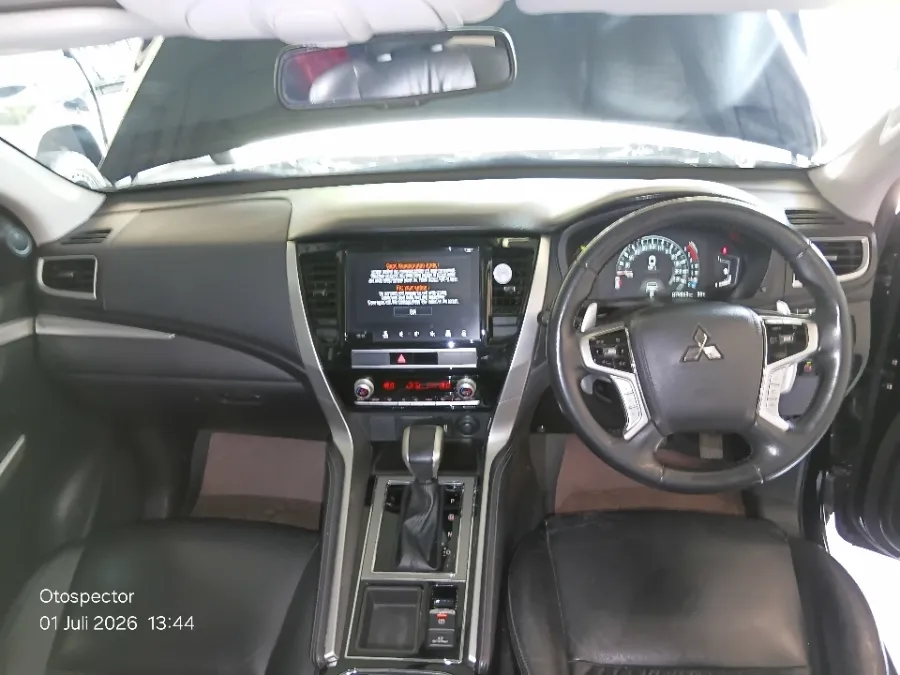 Foto Mobil Bekas Dashboard Mitsubishi Pajero Sport 2.4 Dakar 4X2 tahun 2021