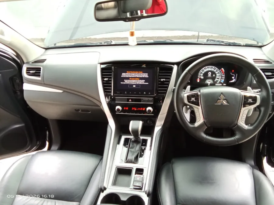 Foto Mobil Bekas Dashboard Mitsubishi Pajero Sport 2.4 Dakar 4X2 tahun 2021