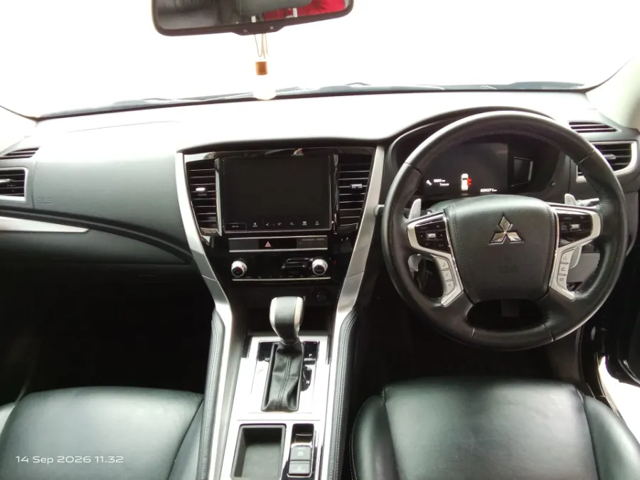 Foto Mobil Bekas Dashboard Mitsubishi Pajero Sport 2.4 Dakar 4X2 tahun 2021