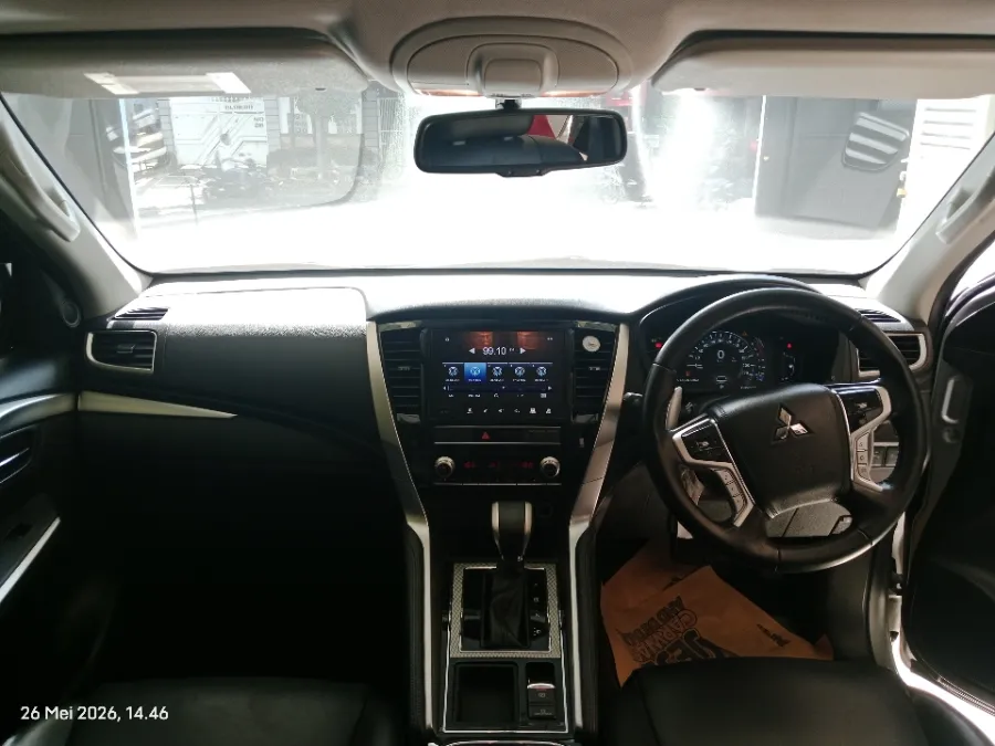 Foto Mobil Bekas Dashboard Mitsubishi Pajero Sport 2.4 Dakar 4X2 tahun 2021