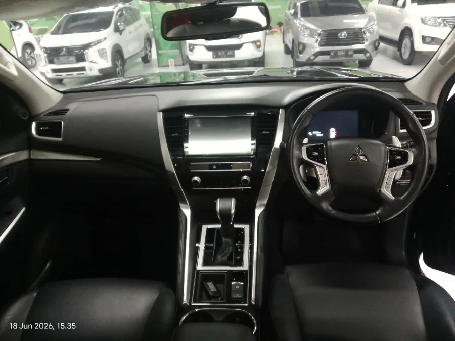 Foto Mobil Bekas Dashboard Mitsubishi Pajero Sport 2.4 Dakar 4X2 tahun 2021