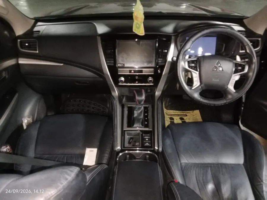 Foto Mobil Bekas Dashboard Mitsubishi Pajero Sport 2.4 Dakar 4X2 tahun 2021