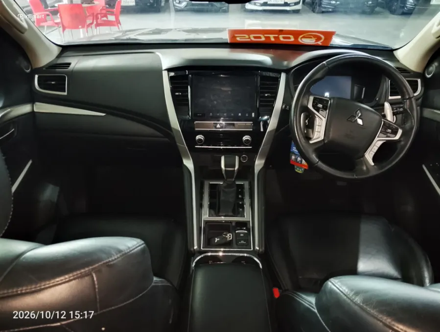 Foto Mobil Bekas Dashboard Mitsubishi Pajero Sport 2.4 Dakar 4X2 tahun 2021