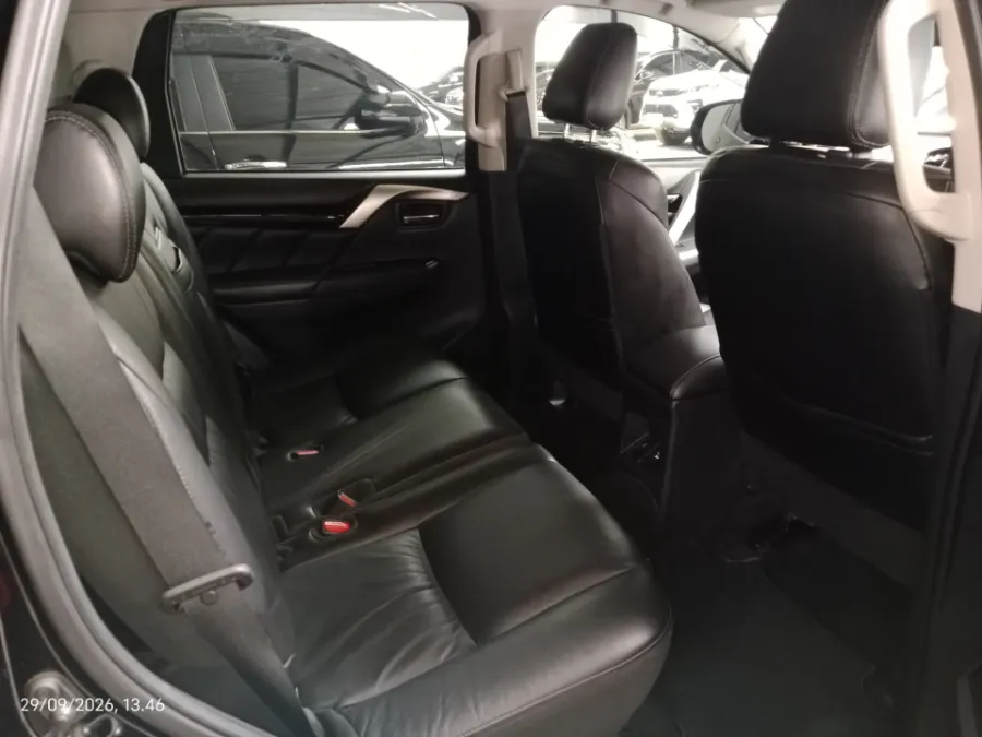Foto Mobil Bekas Kabin Belakang Mitsubishi Pajero Sport 2.4 Dakar 4X2 tahun 2021