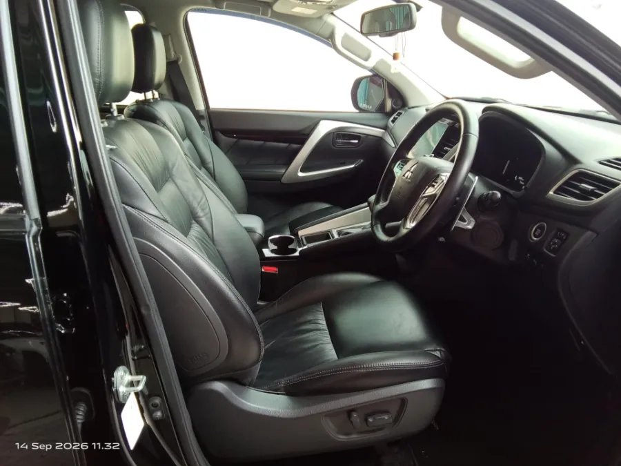 Foto Mobil Bekas Kabin Depan Mitsubishi Pajero Sport 2.4 Dakar 4X2 tahun 2021