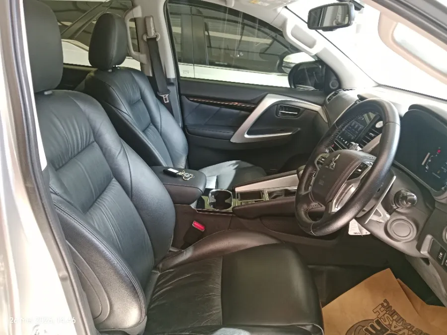Foto Mobil Bekas Kabin Depan Mitsubishi Pajero Sport 2.4 Dakar 4X2 tahun 2021