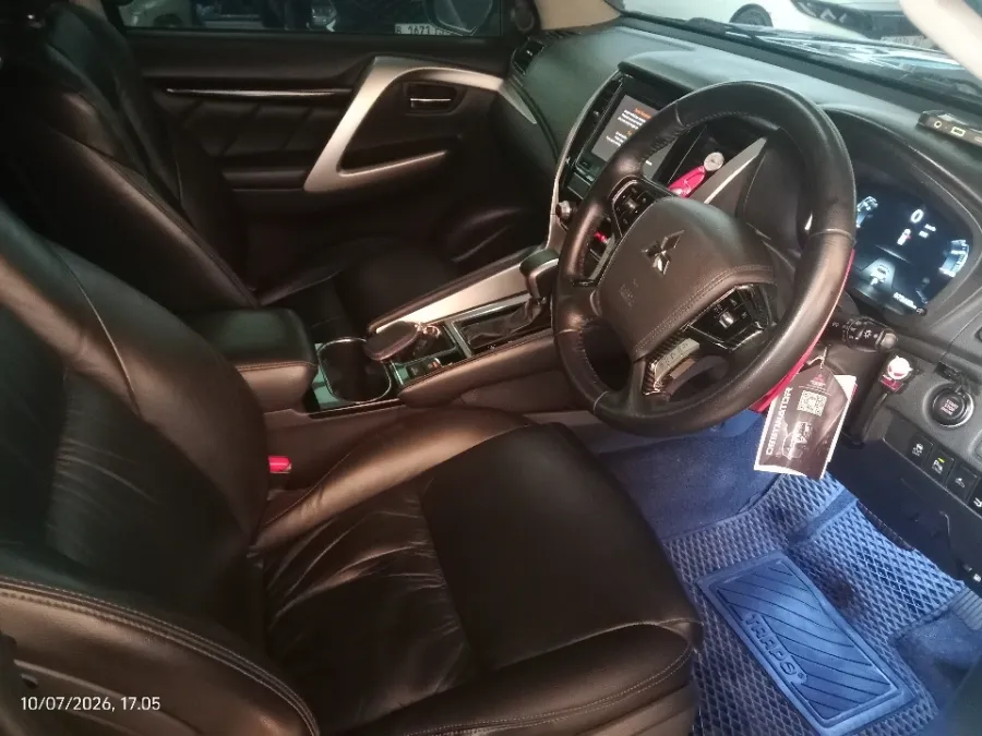 Foto Mobil Bekas Kabin Depan Mitsubishi Pajero Sport 2.4 Dakar 4X2 tahun 2021