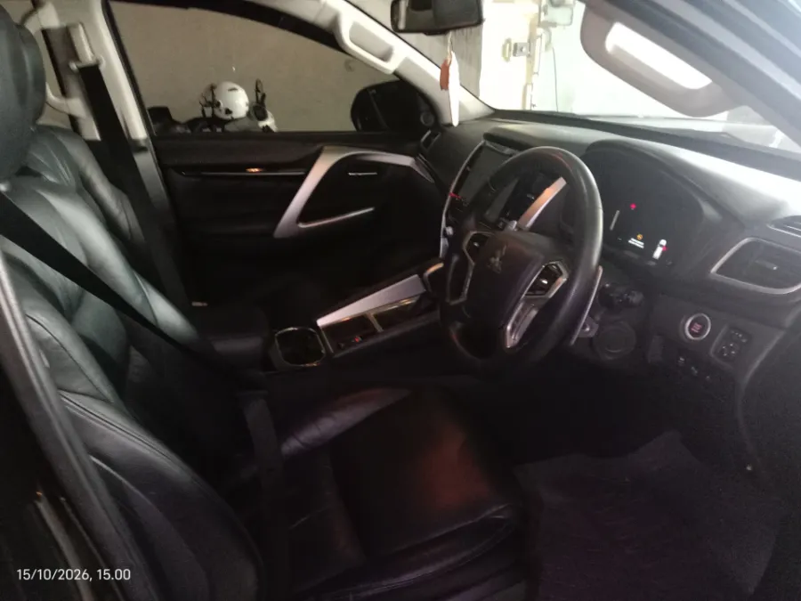 Foto Mobil Bekas Kabin Depan Mitsubishi Pajero Sport 2.4 Dakar 4X2 tahun 2021