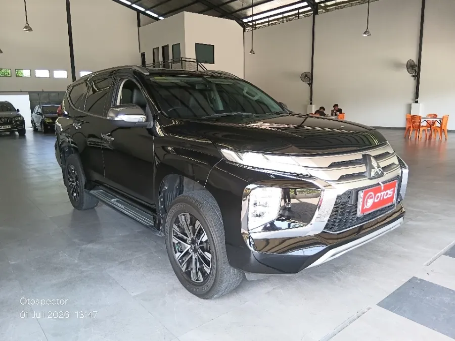 Foto Mobil Bekas Kanan Depan Mitsubishi Pajero Sport 2.4 Dakar 4X2 tahun 2021