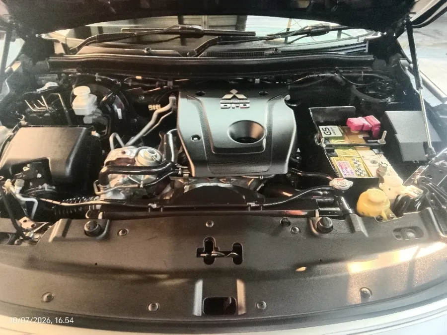 Foto Mobil Bekas Mesin Mitsubishi Pajero Sport 2.4 Dakar 4X2 tahun 2021