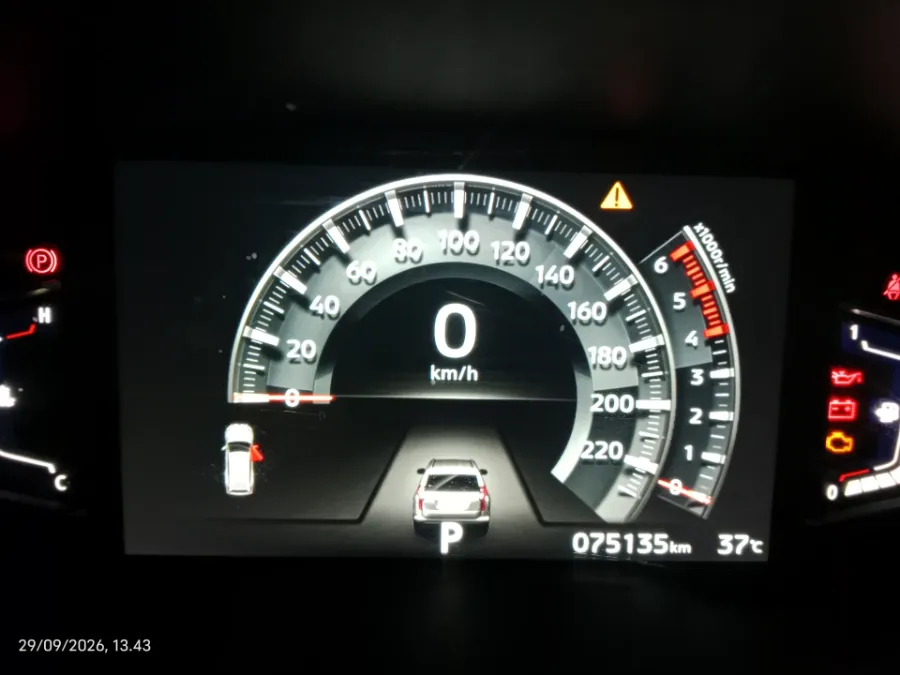 Foto Mobil Bekas Odometer Mitsubishi Pajero Sport 2.4 Dakar 4X2 tahun 2021