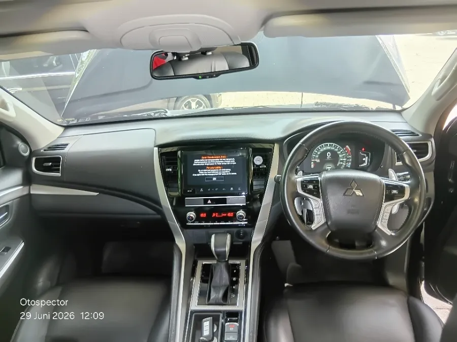 Foto Mobil Bekas Dashboard Mitsubishi Pajero Sport 2.4 Dakar 4X2 tahun 2022