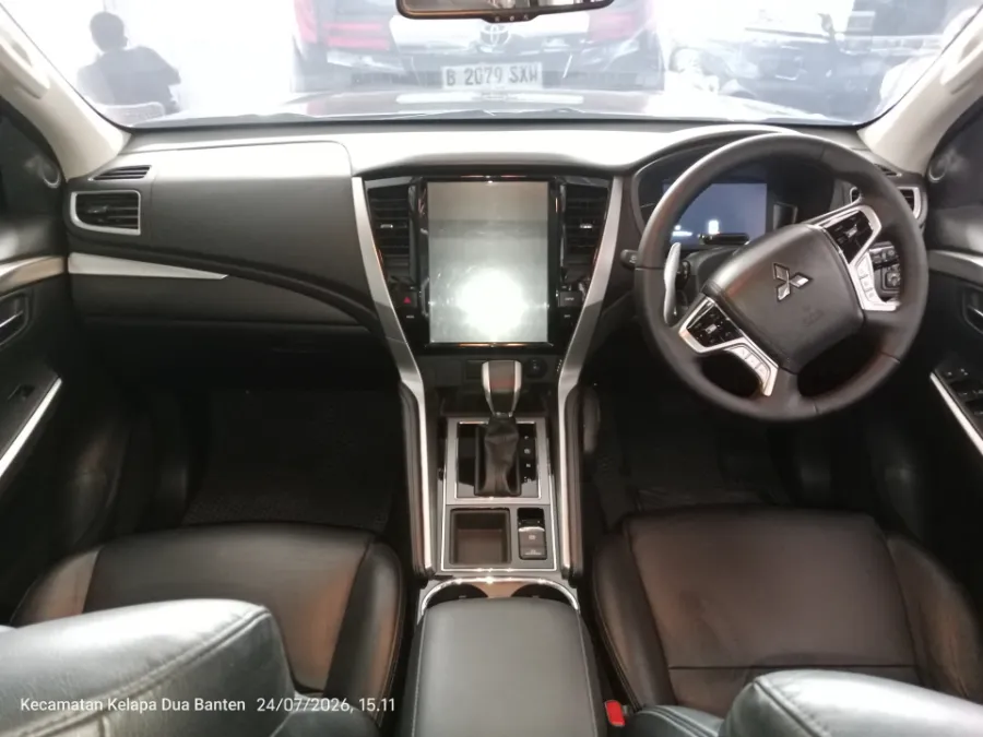 Foto Mobil Bekas Dashboard Mitsubishi Pajero Sport 2.4 Dakar 4X2 tahun 2022