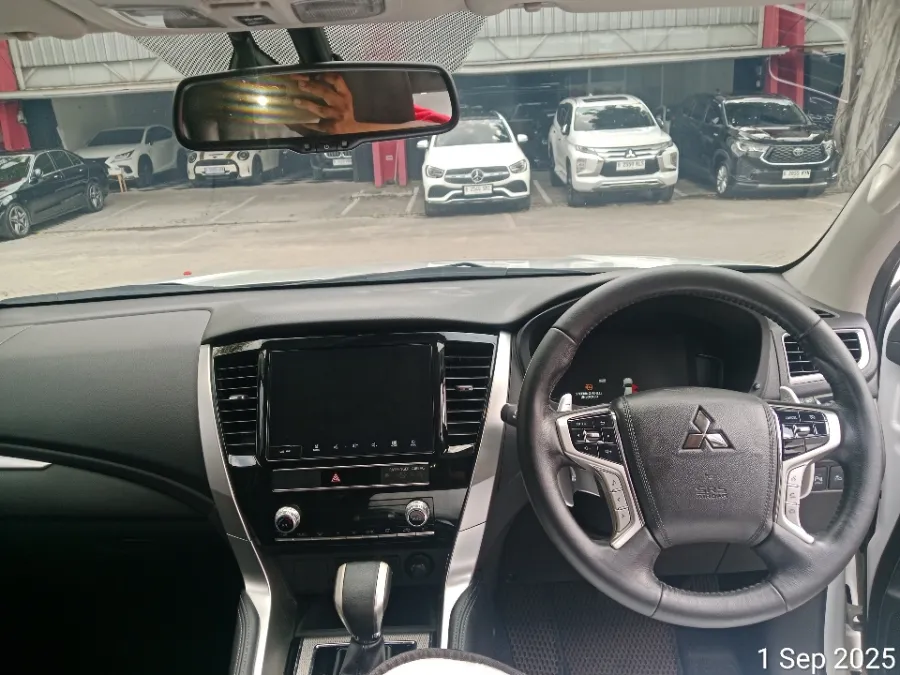 Foto Mobil Bekas Dashboard Mitsubishi Pajero Sport 2.4 Dakar 4X2 tahun 2022