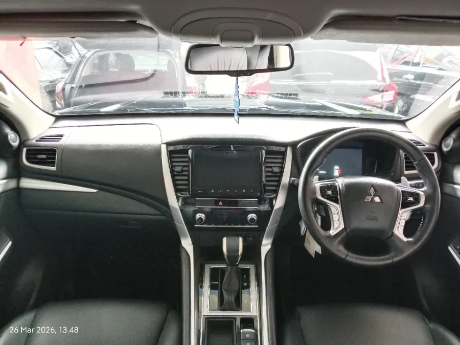 Foto Mobil Bekas Dashboard Mitsubishi Pajero Sport 2.4 Dakar 4X2 tahun 2022