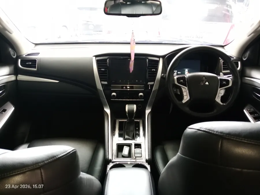 Foto Mobil Bekas Dashboard Mitsubishi Pajero Sport 2.4 Dakar 4X2 tahun 2022