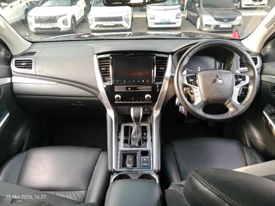 Foto Mobil Bekas Dashboard Mitsubishi Pajero Sport 2.4 Dakar 4X2 tahun 2022
